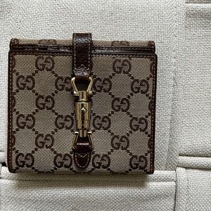 Gucci Jackie 1961 Canvas Logo GG French Flap Wallet Piston Pump Leather Trim